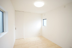 1087__cy1EU0MwMjc1Mw-D-