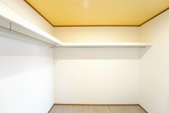 1112__cy1EU0MwMzcyNg-D-