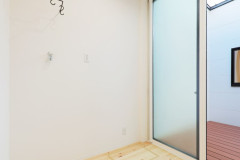 1226__cy1lMDcyNnI-d-